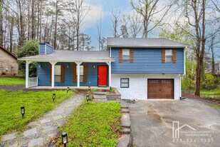 3575 Creek Mill Dr NW in Kennesaw, GA - Building Photo