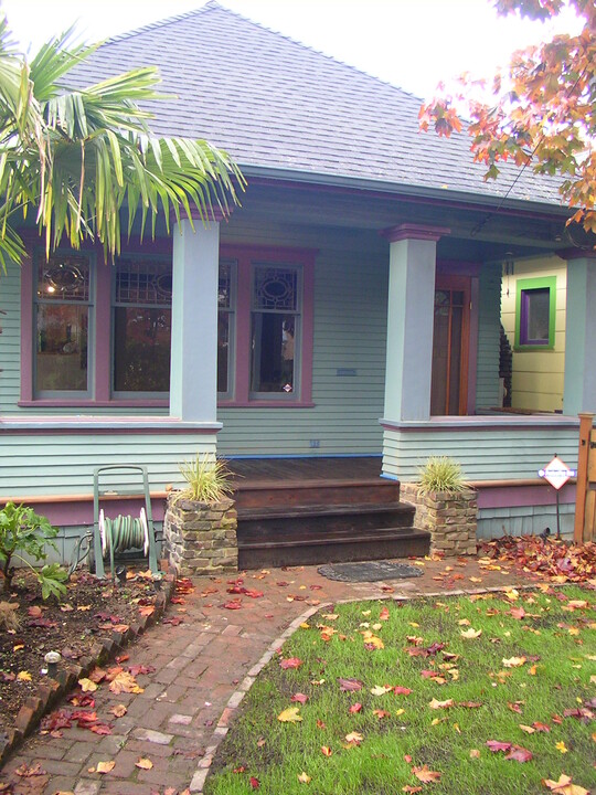 6547 Greenwood Ave. N. in Seattle, WA - Foto de edificio