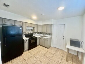 2633-2635 NW 9th Ave in Wilton Manors, FL - Building Photo - Building Photo