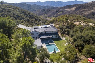 24277 Dry Canyon Cold Creek Rd in Calabasas, CA - Building Photo - Building Photo