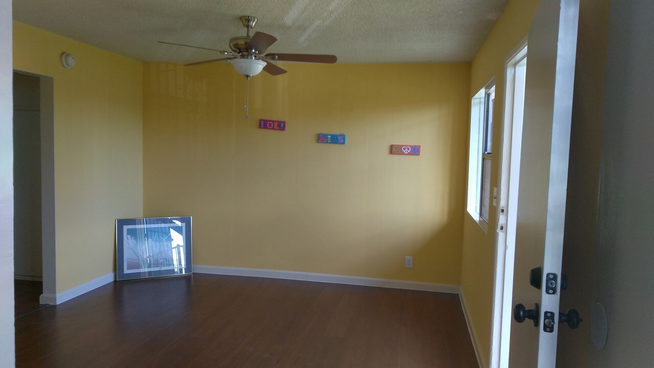 1377 W 112th St in Los Angeles, CA - Building Photo
