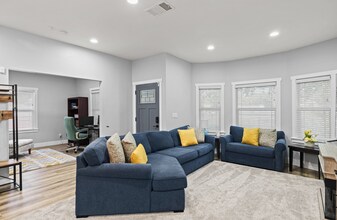 1608 V St in Sacramento, CA - Building Photo - Building Photo