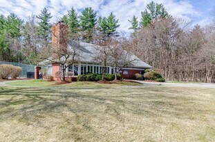 5 Timberwood Dr, Unit 207 in Goffstown, NH - Building Photo