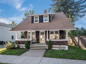 18 Graves Ave in Guilford, CT - Building Photo - Building Photo