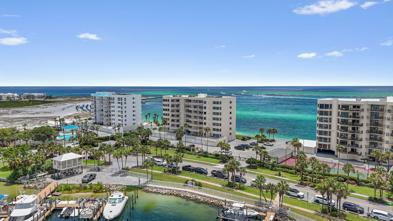 240 Gulf Shore Dr in Destin, FL - Foto de edificio