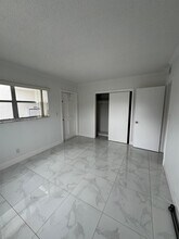 4933 Hollywood Blvd in Hollywood, FL - Building Photo - Building Photo