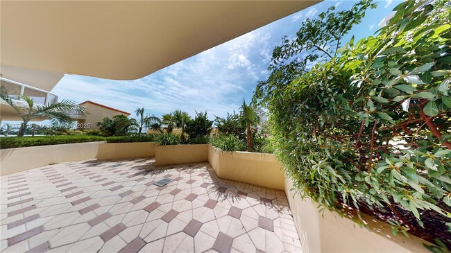 20191 E Country Club Dr in Aventura, FL - Building Photo - Building Photo