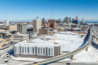 Michigan Street Commons in Milwaukee, WI - Building Photo - Building Photo