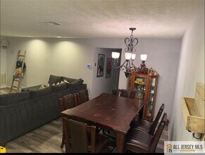 306 Sharon Garden Ct in Woodbridge Township, NJ - Building Photo - Building Photo