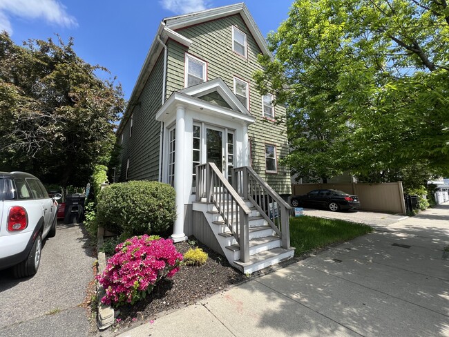 735 Somerville Ave, Unit 3 in Somerville, MA - Building Photo - Building Photo