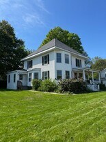 712 Gray Rd in Gorham, ME - Building Photo