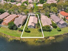 4394 Mahogany Ridge Dr in Weston, FL - Building Photo