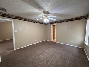 8102 Avenue S in Lubbock, TX - Building Photo - Building Photo