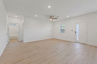 325 Aravalli Crst St in Henderson, NV - Building Photo - Building Photo