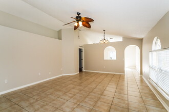 13707 Gentle Woods Ave in Riverview, FL - Foto de edificio - Building Photo