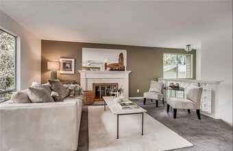 18222 NE 31st St in Redmond, WA - Foto de edificio - Building Photo