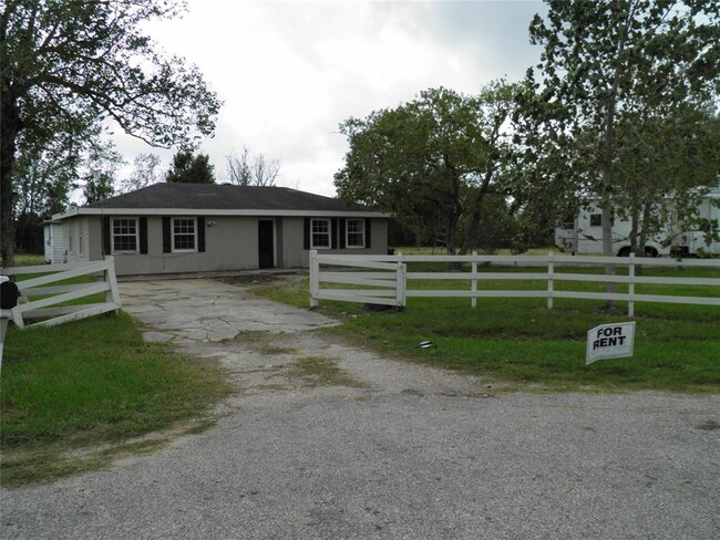 12617 Sunset Cir in Santa Fe, TX - Building Photo - Building Photo