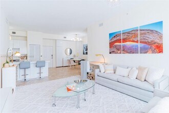 802 W Windward Way in Lantana, FL - Building Photo - Building Photo