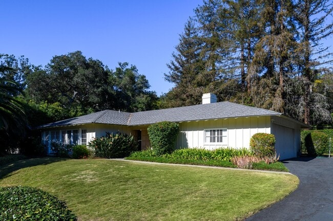 property at 905 Camino Viejo Rd