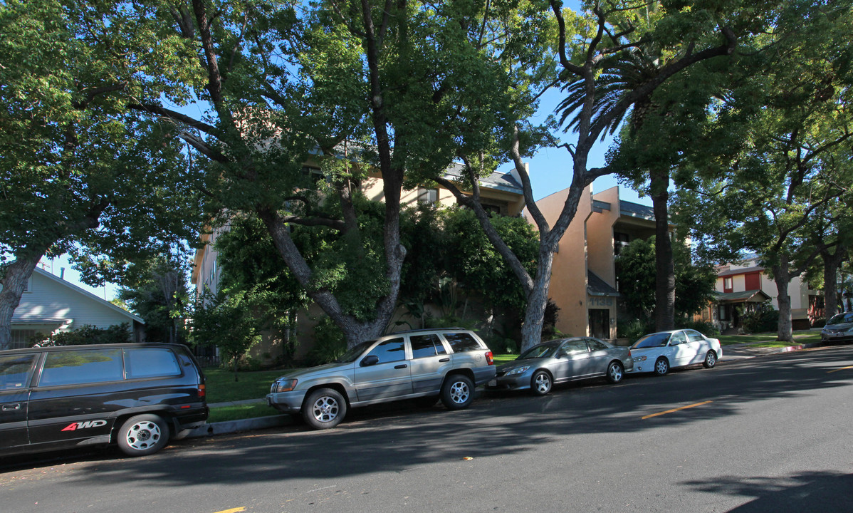 1135 Allen Ave in Glendale, CA - Foto de edificio