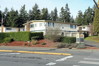 Sunset East & Highlands in Renton, WA - Foto de edificio - Building Photo