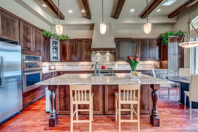 property at 7812 Vallagio Ln