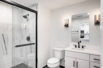 William Square Luxury Residences in Fredericksburg, VA - Building Photo - Interior Photo