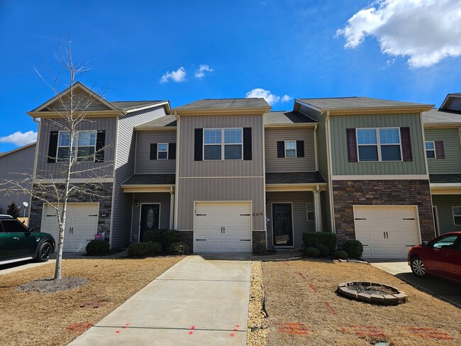 property at 649 Oakside Pl