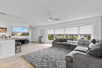 9956 Dahlia Ave in Palm Beach Gardens, FL - Foto de edificio - Building Photo