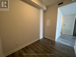 15-2215 Ellerslie Ave in Toronto, ON - Building Photo - Building Photo