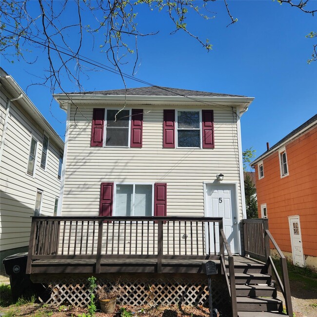 5 Morton St in Poughkeepsie, NY - Building Photo - Building Photo