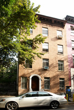 343 W 47th St in New York, NY - Foto de edificio - Building Photo