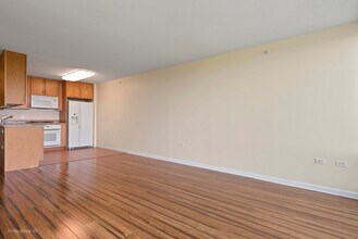 9655 Woods Dr in Skokie, IL - Building Photo - Building Photo