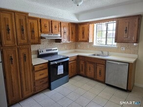 100 Mark Ln in Waterbury, CT - Building Photo - Building Photo