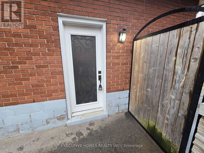 5382 Spruce Ave in Burlington, ON - Building Photo - Building Photo
