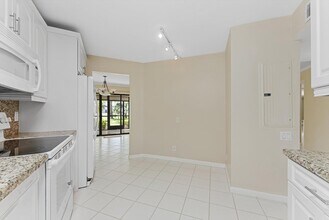 5651 Camino Del Sol in Boca Raton, FL - Building Photo - Building Photo