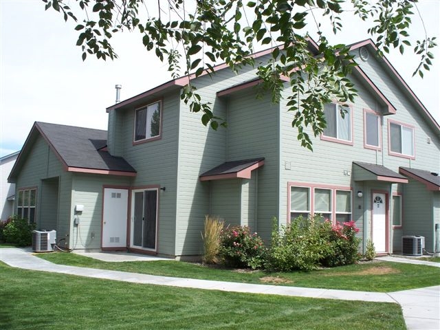 Locust Townhomes in Nampa, ID - Foto de edificio