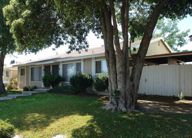 8823-8825 Tiber St in Ventura, CA - Building Photo - Building Photo