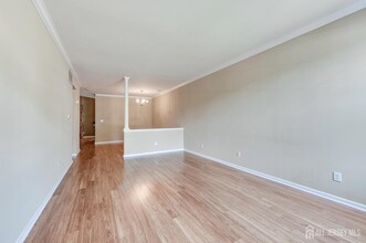 9 Windsor Pond Rd in West Windsor Township, NJ - Foto de edificio - Building Photo