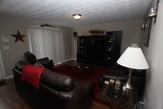 2312 Red Tide Rd-Unit -B in Virginia Beach, VA - Foto de edificio - Building Photo
