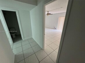 921 W 80th Pl in Hialeah, FL - Building Photo - Building Photo
