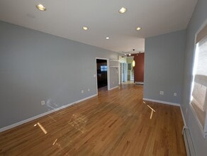 21 Almont St, Unit 1 in Medford, MA - Building Photo - Building Photo