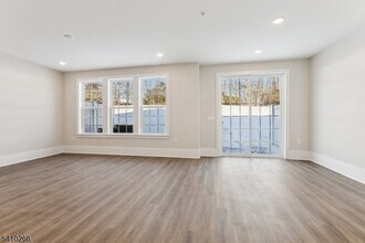 179 Jasmine Dr in Warren, NJ - Building Photo - Building Photo