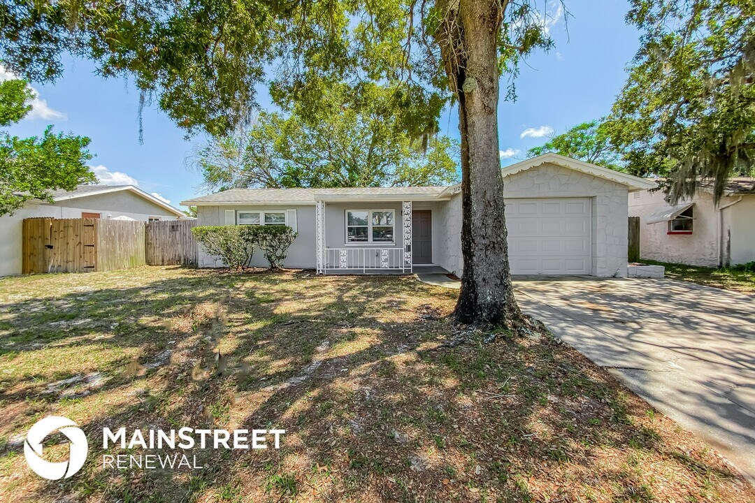 3128 Brompton Dr in Holiday, FL - Building Photo