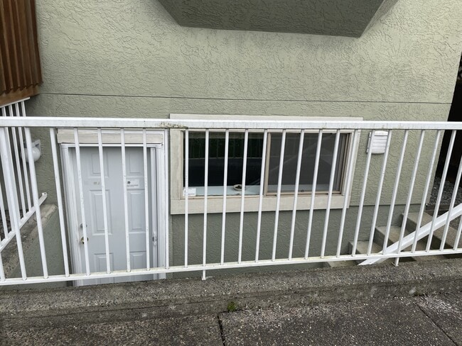 6039 Ontario St in Maple Ridge, BC - Building Photo - Building Photo