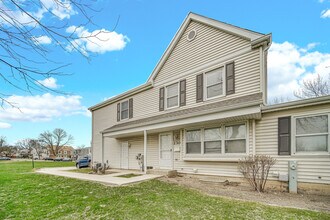 2301 Knollwood Cir in Schaumburg, IL - Building Photo - Building Photo