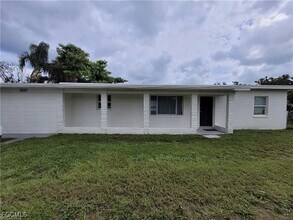 2027 Maravilla Cir in Ft. Myers, FL - Building Photo - Building Photo