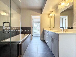 8130 W 10th Ave in Lakewood, CO - Foto de edificio - Building Photo