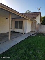 13 Abrazo Dr in Camarillo, CA - Building Photo