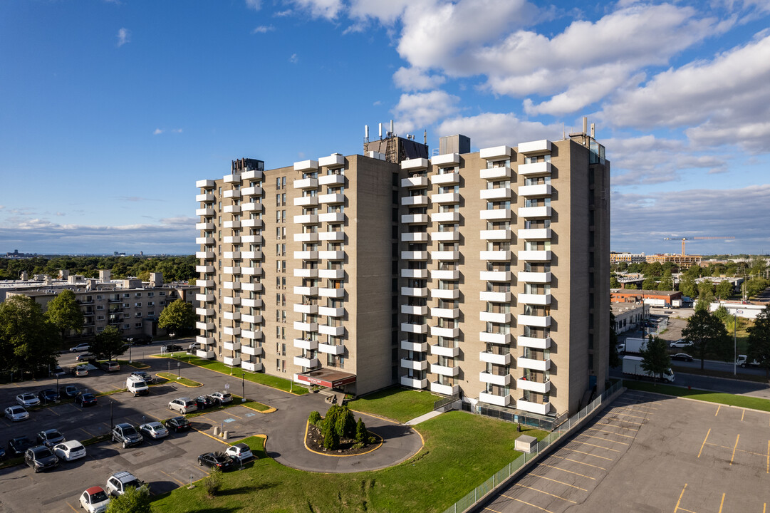 Chateau Lise in Montréal, QC - Building Photo